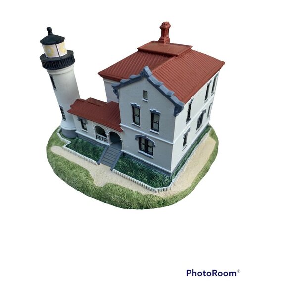 Danbury Mint Historic American Lighthouses Admiralty Head LIGHTHOUSE 1992 - Picture 1 of 8